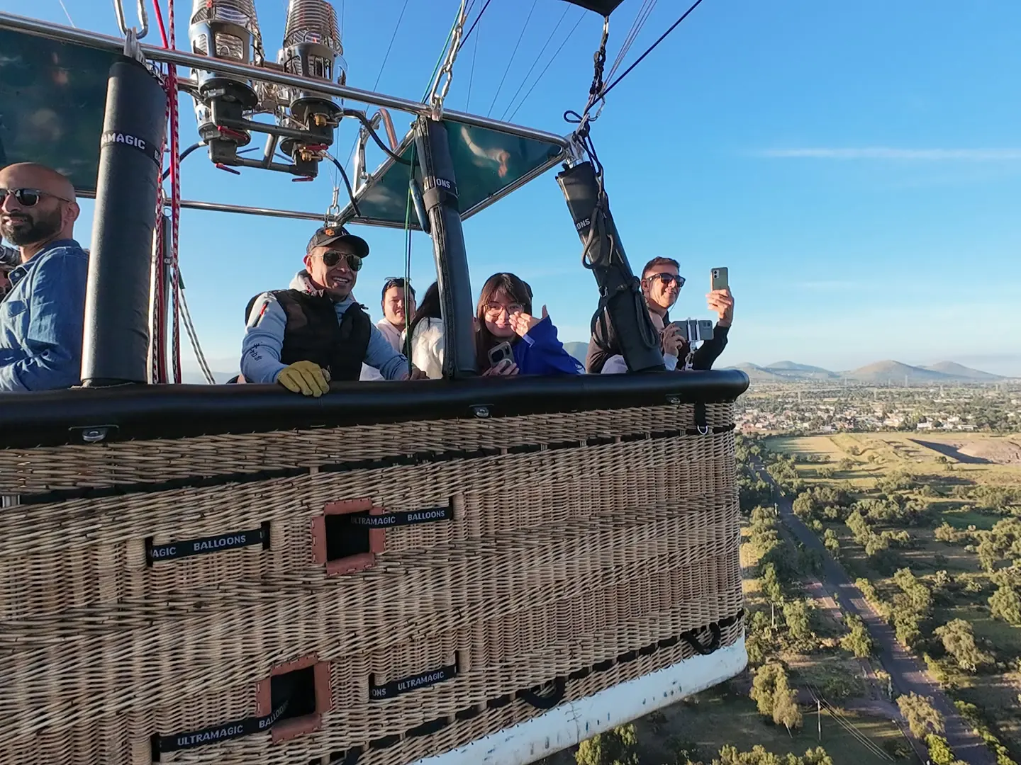 La canastilla en pleno vuelo