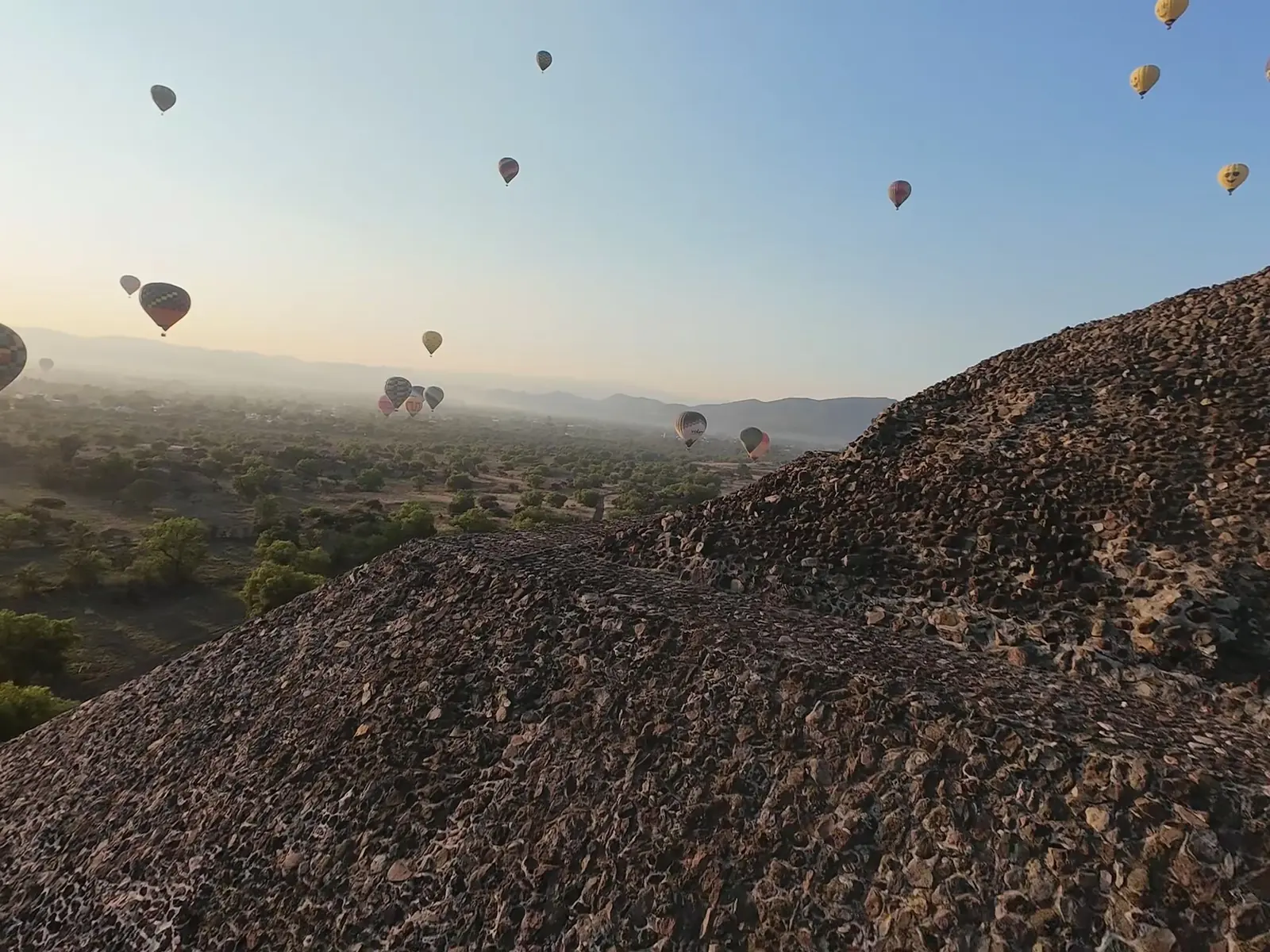 Pirámide de Teotihuacán al amanecer