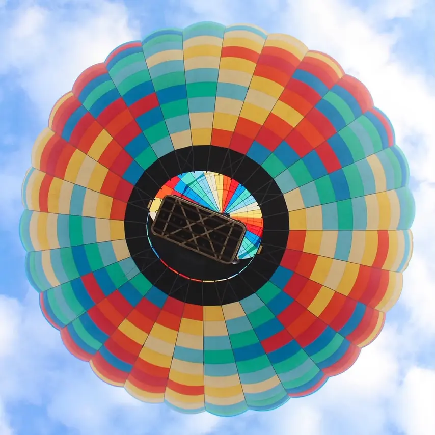 Globo de UPBase visto desde abajo